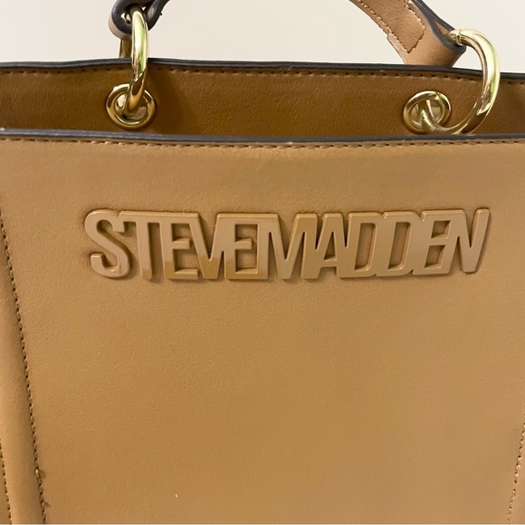 Steve Madden Bevelyn Crossbody Bag - Picture 2 of 15
